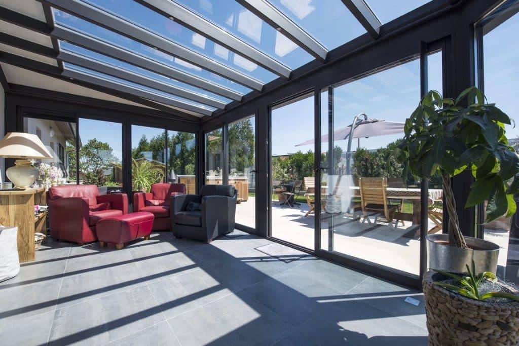 veranda-tryba-le-verandier-0020-1024x683 Véranda lumineuse en verre avec confort intérieur et vue extérieure