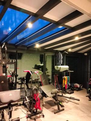 image0000011 Véranda moderne aménagée en salle de sport avec équipement sportif intégré