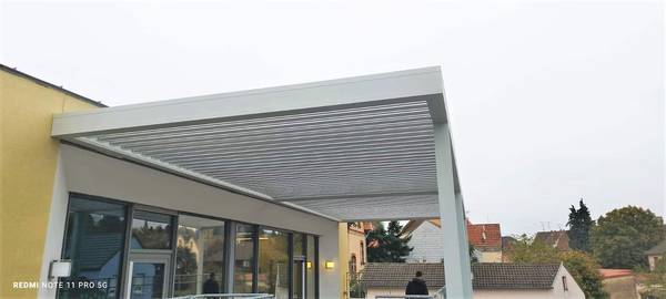 IMG-20241017-WA0001 Pergola moderne en aluminium pour terrasse extérieure abritée élégante