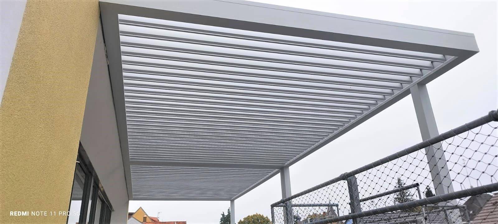 IMG-20241017-WA0004 Moderne pergola bioclimatique en aluminium pour terrasse élégante