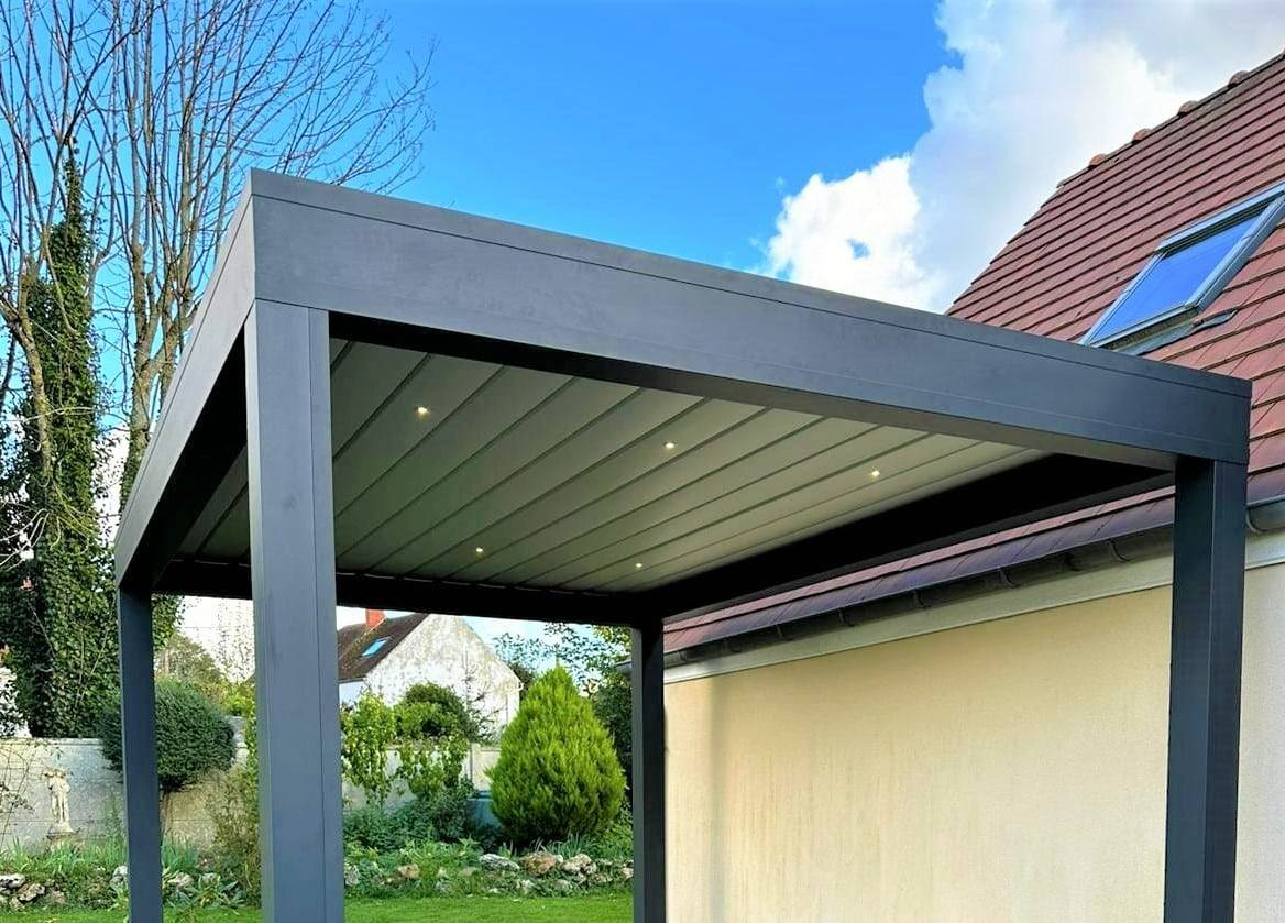 Pergola moderne en aluminium avec éclairage intégré pour jardin stylé