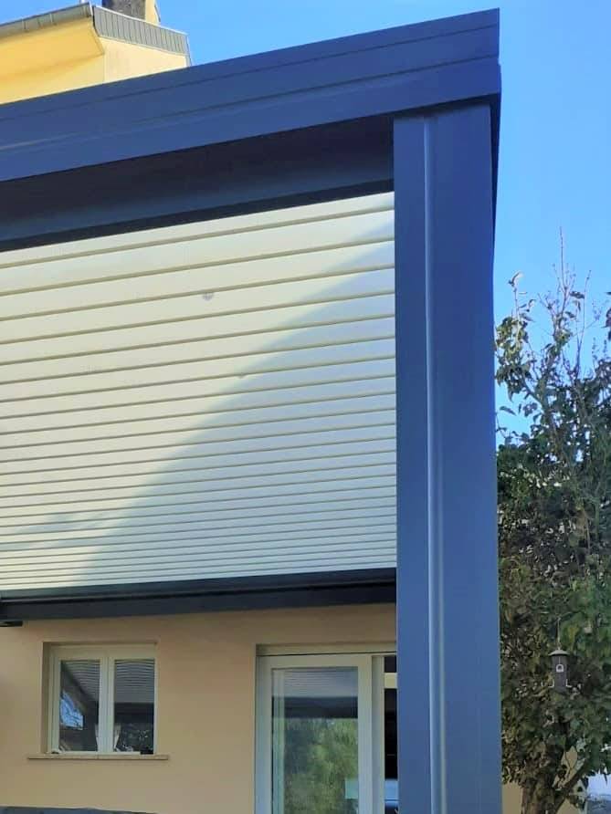 Pergola moderne en aluminium idéale pour votre espace extérieur couvert