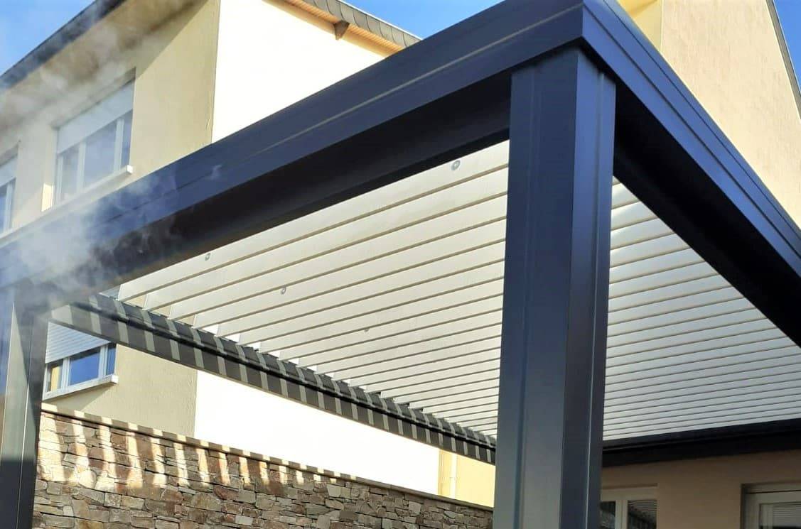 Pergola moderne en aluminium offrant ombre et design élégant