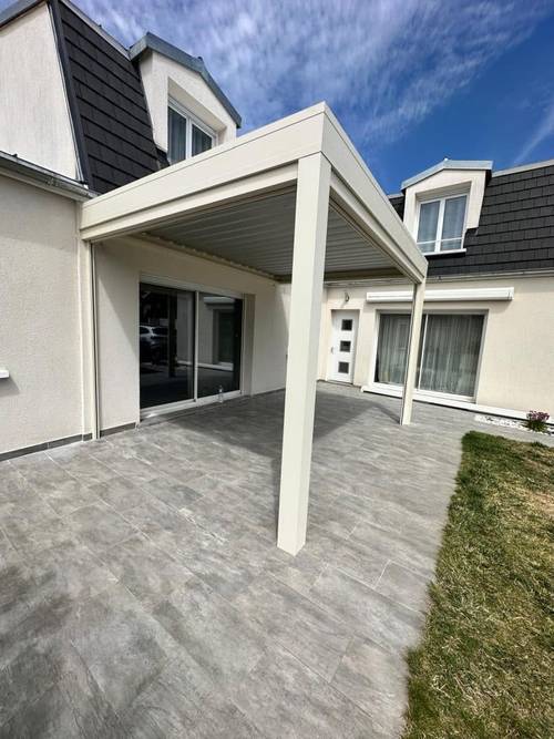 aprés 3 Pergola moderne en métal pour terrasse extérieure accueillante